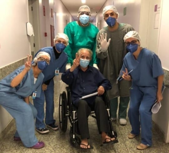 Quatro pacientes recebem alta do HMAP após recuperação da Covid-19