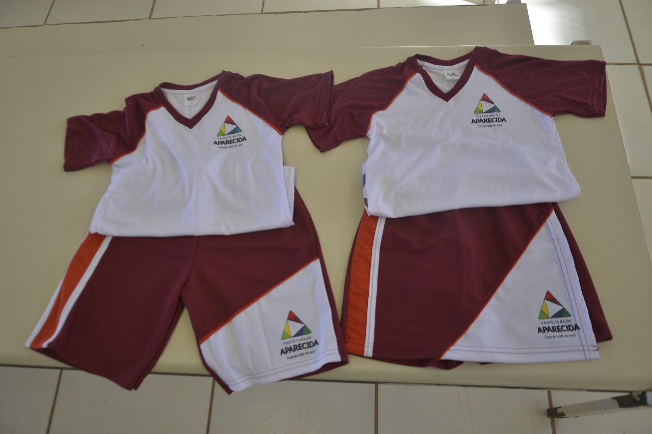 Prefeitura de Aparecida inicia a distribuição de uniformes