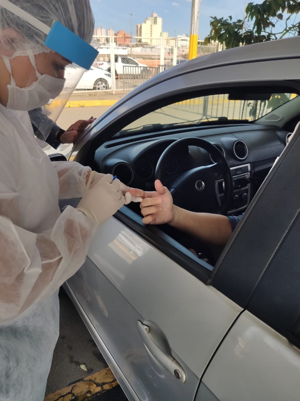 Araguaia Shopping realiza teste rápido para Covid-19 por drive thru