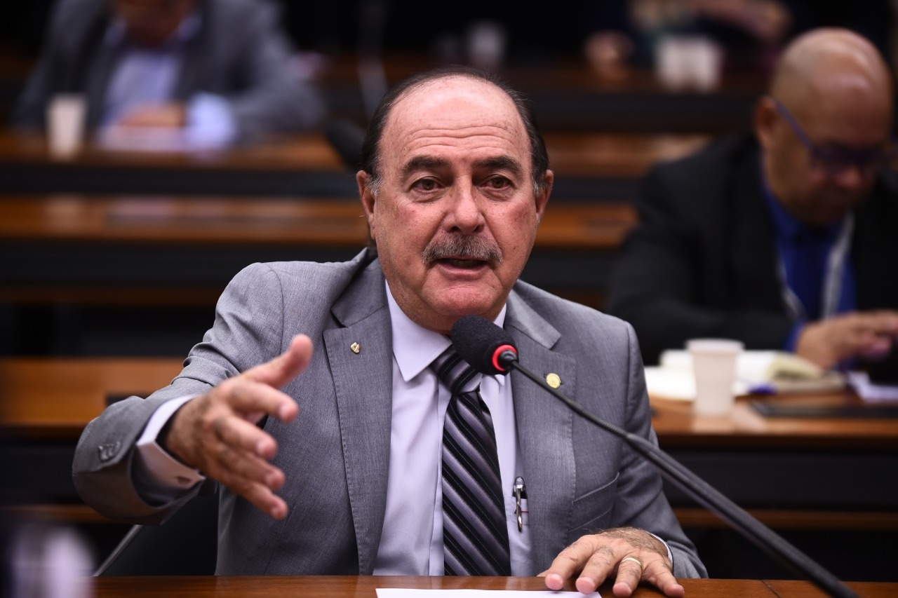 Nota da AMB endossa defesa de Zacharias Calil por tratamento precoce contra a Covid-19