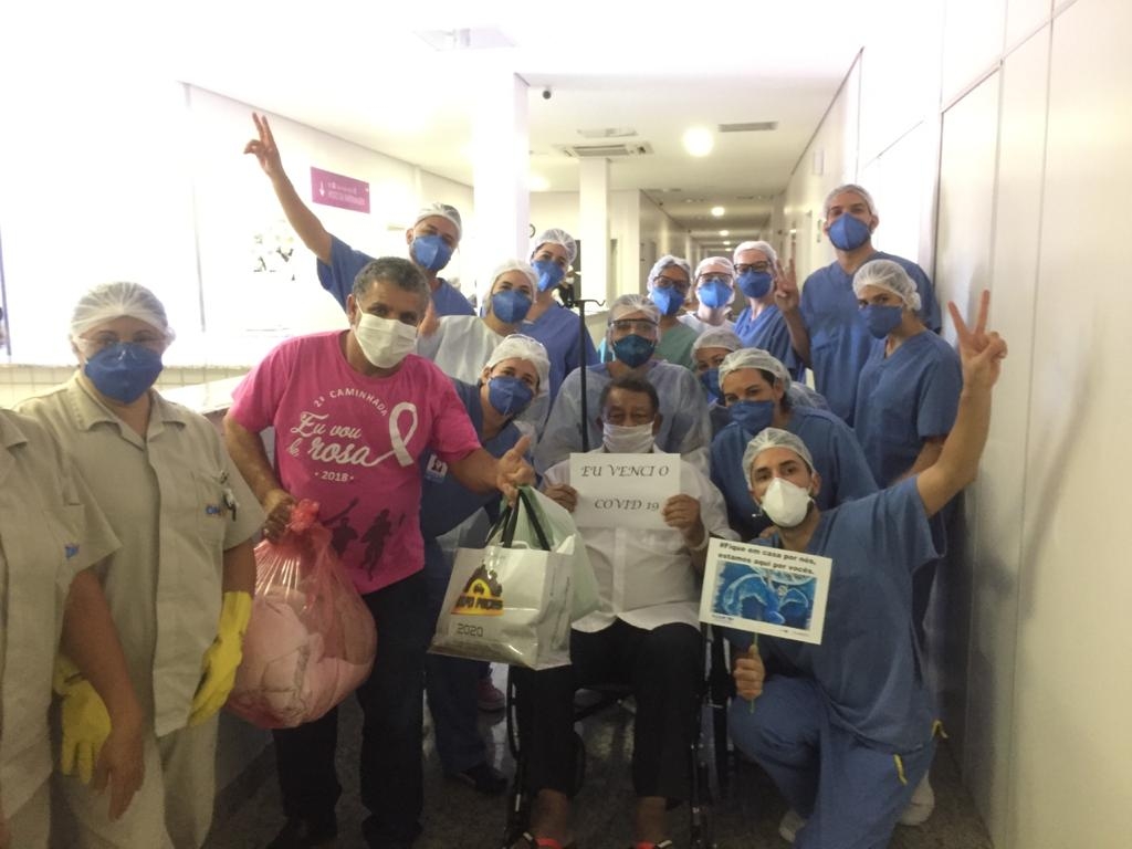 Em três dias, 15 pacientes vencem a Covid e recebem alta do HMAP