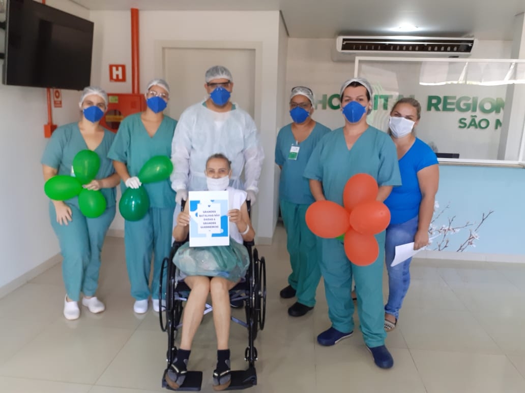 Em dois dias, dez pacientes vencem a Covid e recebem alta do Hospital de Itumbiara