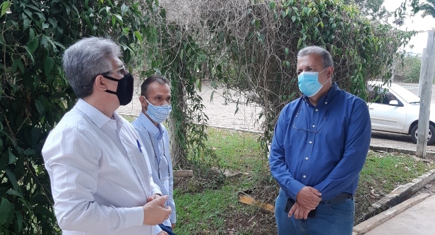 Elias Vaz visita entidade filantrópica e reforça compromisso de fazer convênios no Município