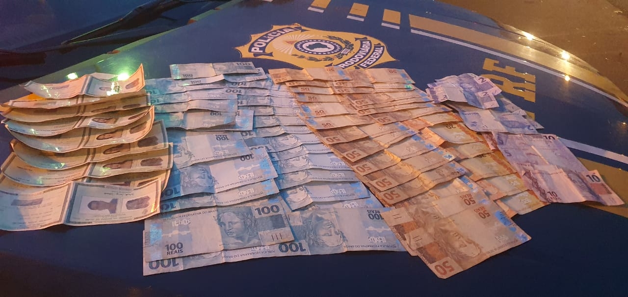 Quarteto suspeito de fraudar auxílio emergencial é preso pela PRF