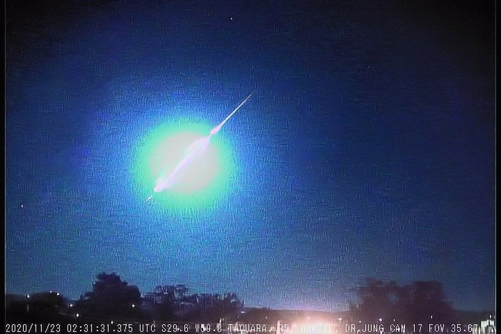Meteoro explode sobre a fronteira do RS