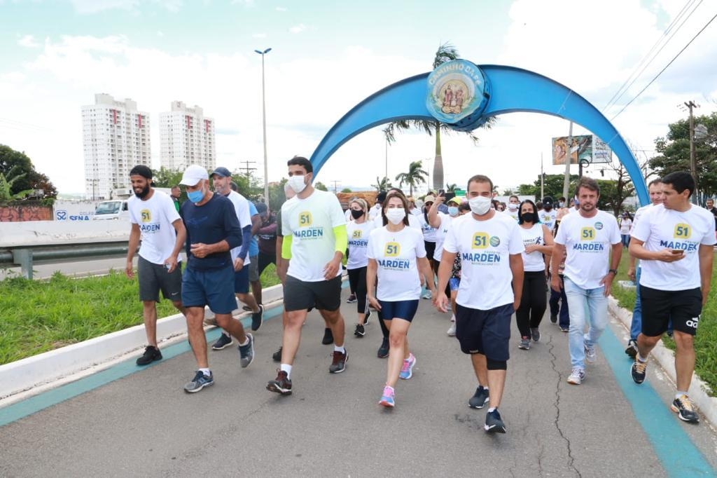 Marden Júnior faz caminhada a pé de Goiânia até Trindade em agradecimento pela vitória nas urnas