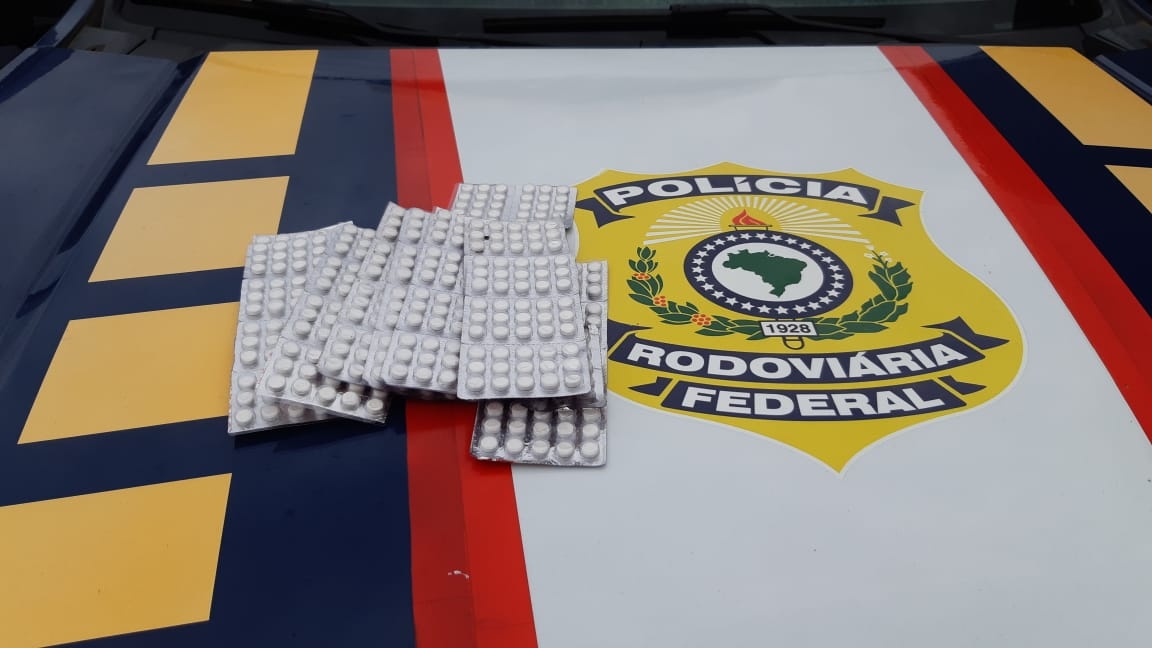 PRF encontra 600 rebites em caminhão capotado na BR153