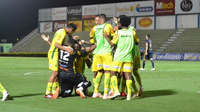 Mirassol vence de virada o Aparecidense que sai em desvantagem no jogo de volta