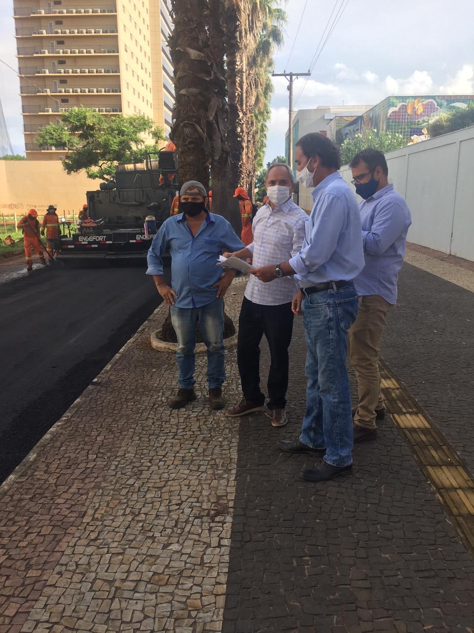 Bittencourt vistoria frentes de serviços de recapeamento asfáltico, em vários setores de Goiânia