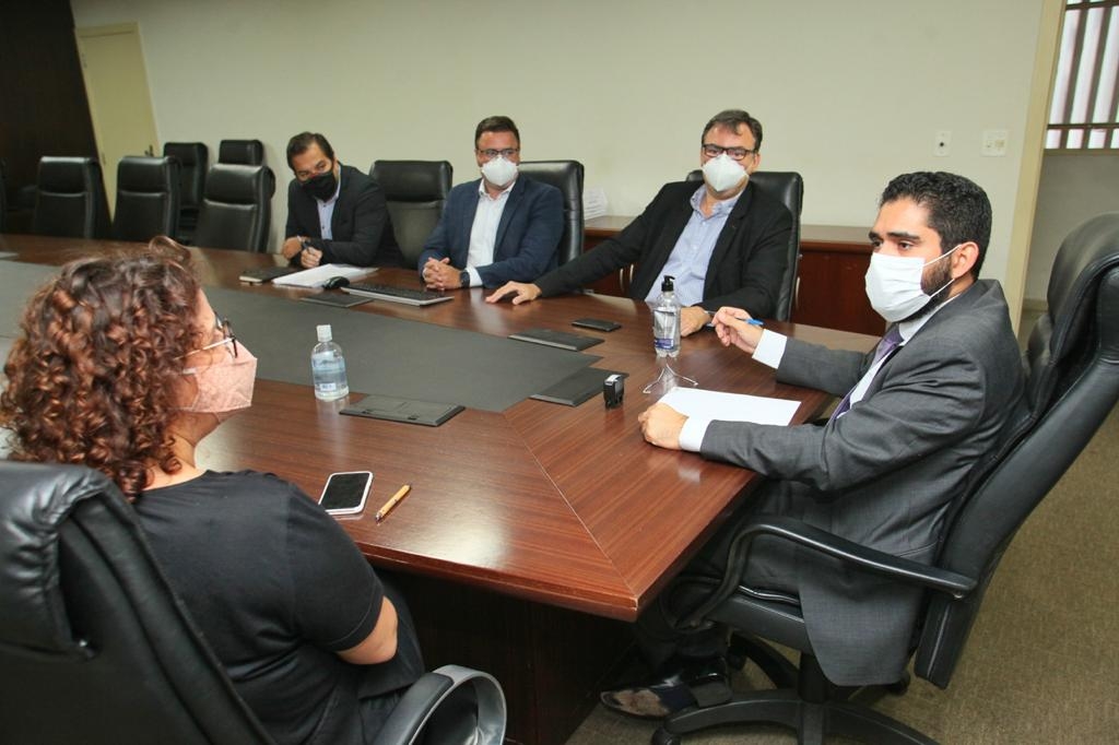 Vice-governador discute parceria com mineradora Serra Grande para obras na região norte do estado