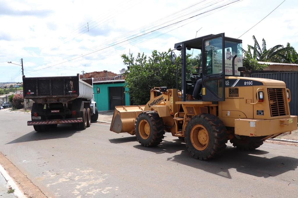 Em um mês, Prefeitura retira mais de 1.600 caminhões cheios de entulhos das ruas da cidade