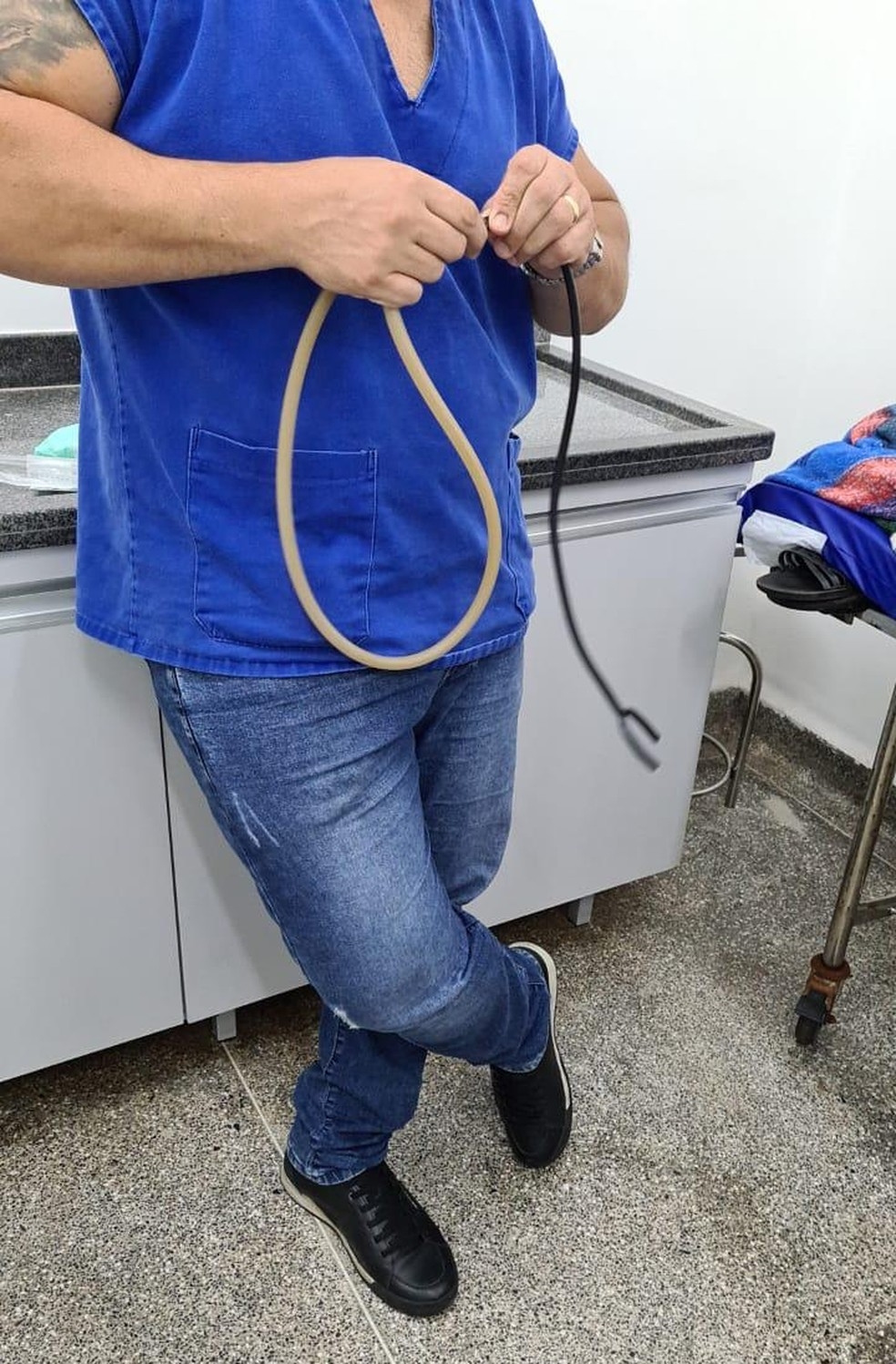 Para salvar vidas médicos do MT improvisam mangueira de oxigênio com estetoscópios