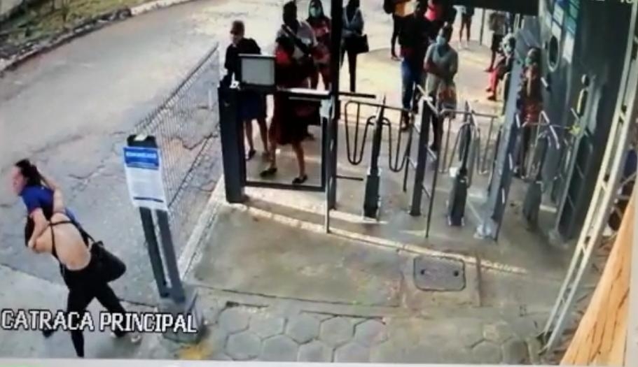 Colaboradora é agredida em terminal