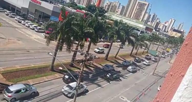 Carreata contra o fechamento de igrejas e comércio