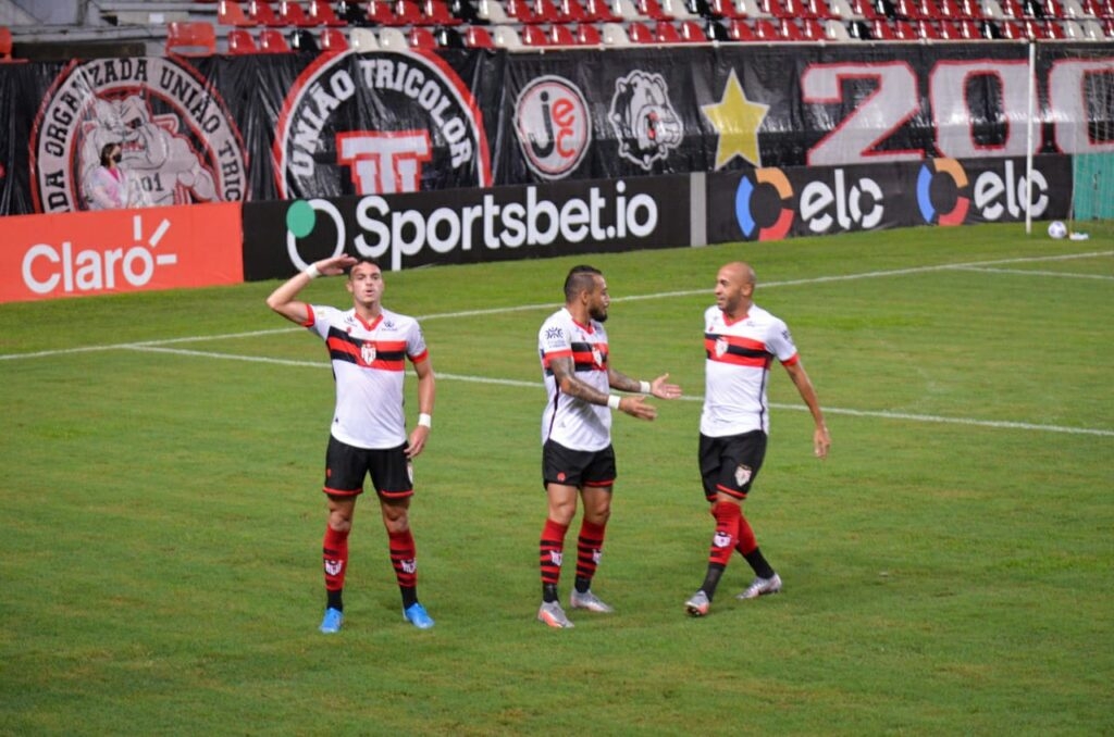Atlético-GO vence Joinville fora de casa e avança na Copa do Brasil