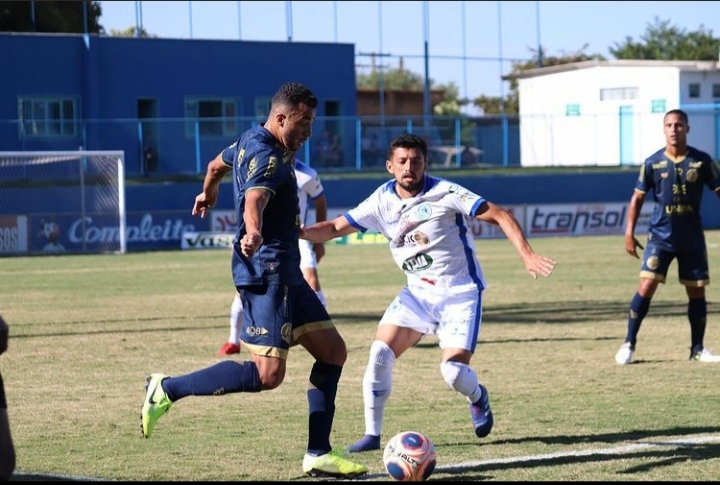 Aparecidense bate Goianésia, avança como líder e elimina o vice-campeão estadual