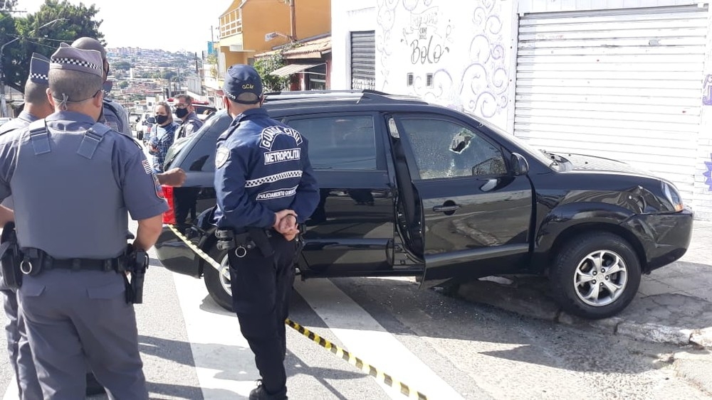 Polícia Civil investiga mortes de diretora e professora dentro de carro em SP