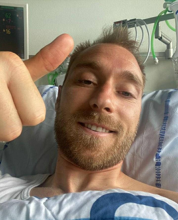 Eriksen publica foto no hospital e divulga mensagem de apoio: 'Me sinto bem'