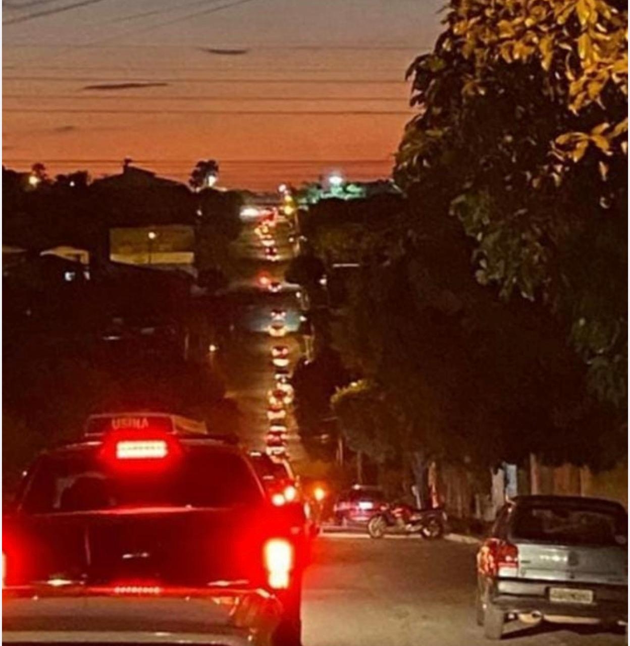 Em Anicuns população faz carreata  para manifestar contra vereadores