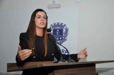 Thaís diz que existe vontade,  mas candidatura depende de  questão partidária