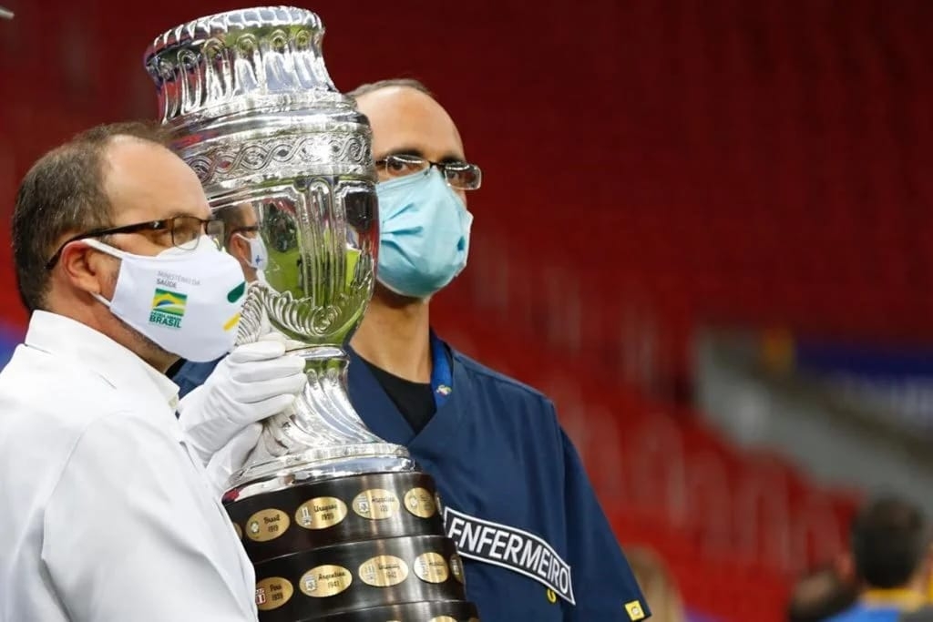 Descaso explica surto de covid-19 nas sedes e delegações da Copa América