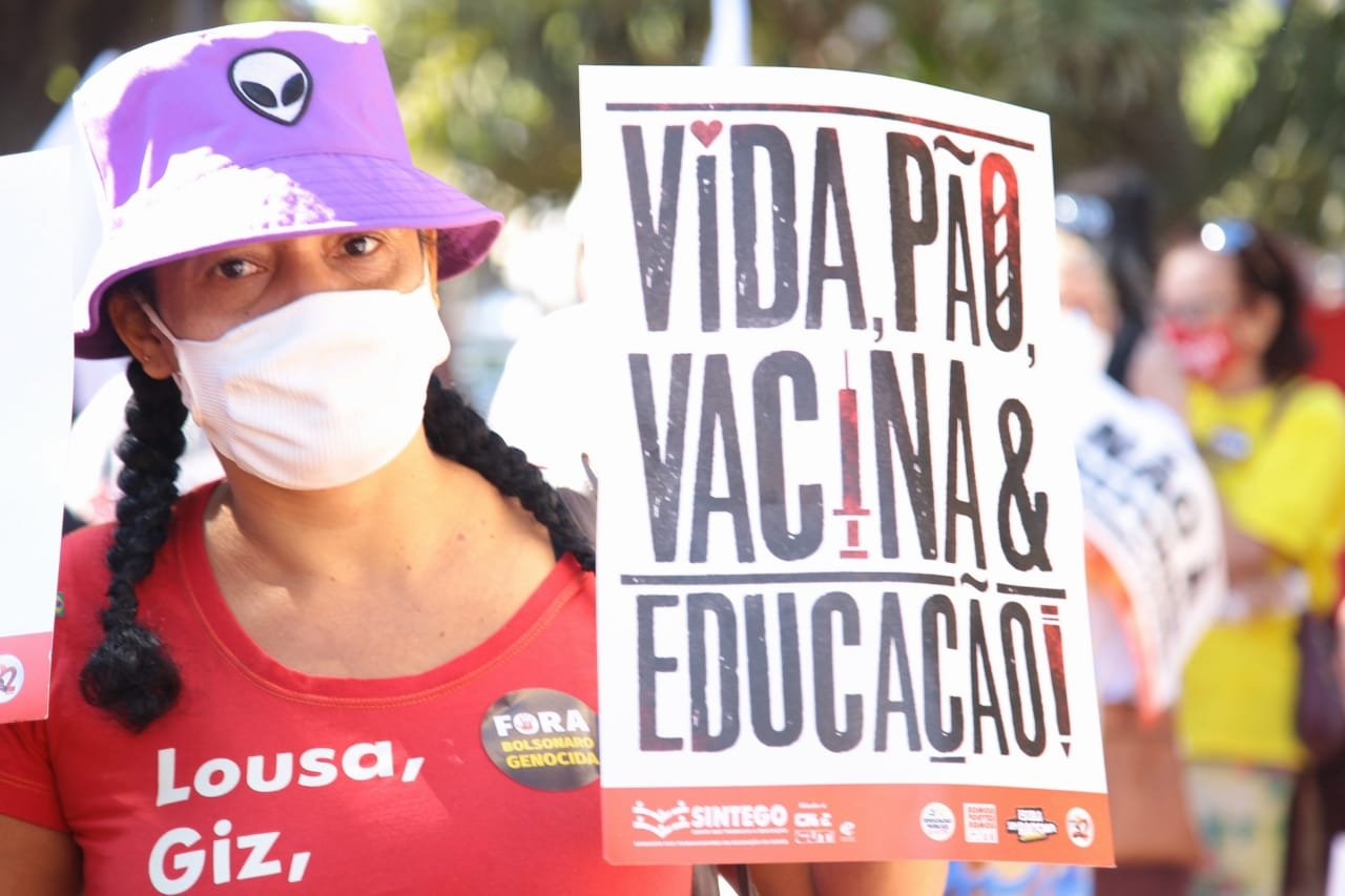 Goiânia tem manhã de protestos contra Bolsonaro