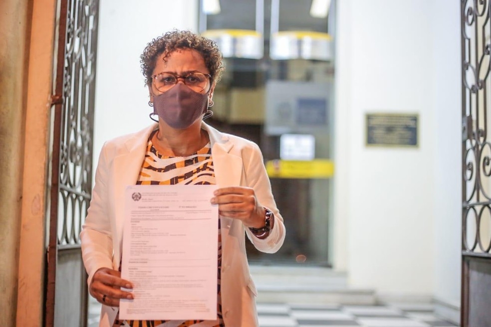 Vereadora sofre ofensas racistas e homofóbicas por colega, em Niterói
