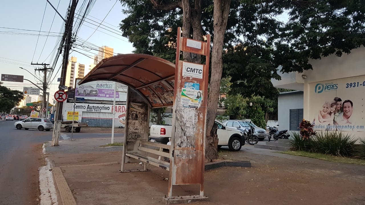 Insegurança nos pontos de ônibus causa medo nos passageiros