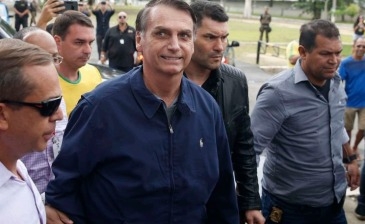 Maioria no país defende impeachment de Bolsonaro