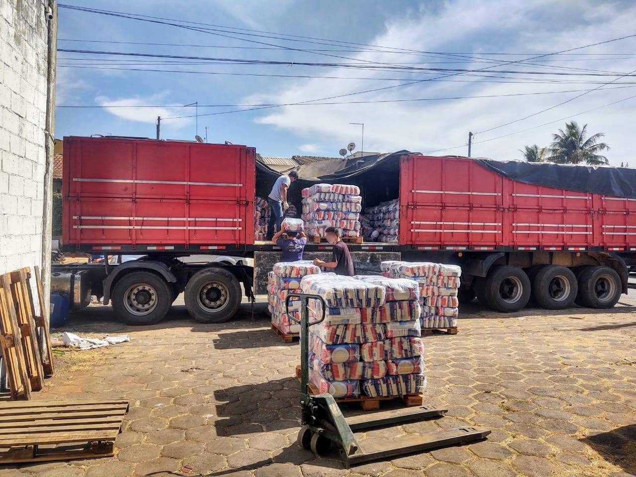 Carga avaliada em R$ 110 mil  é furtada e o motorista foi cumplice
