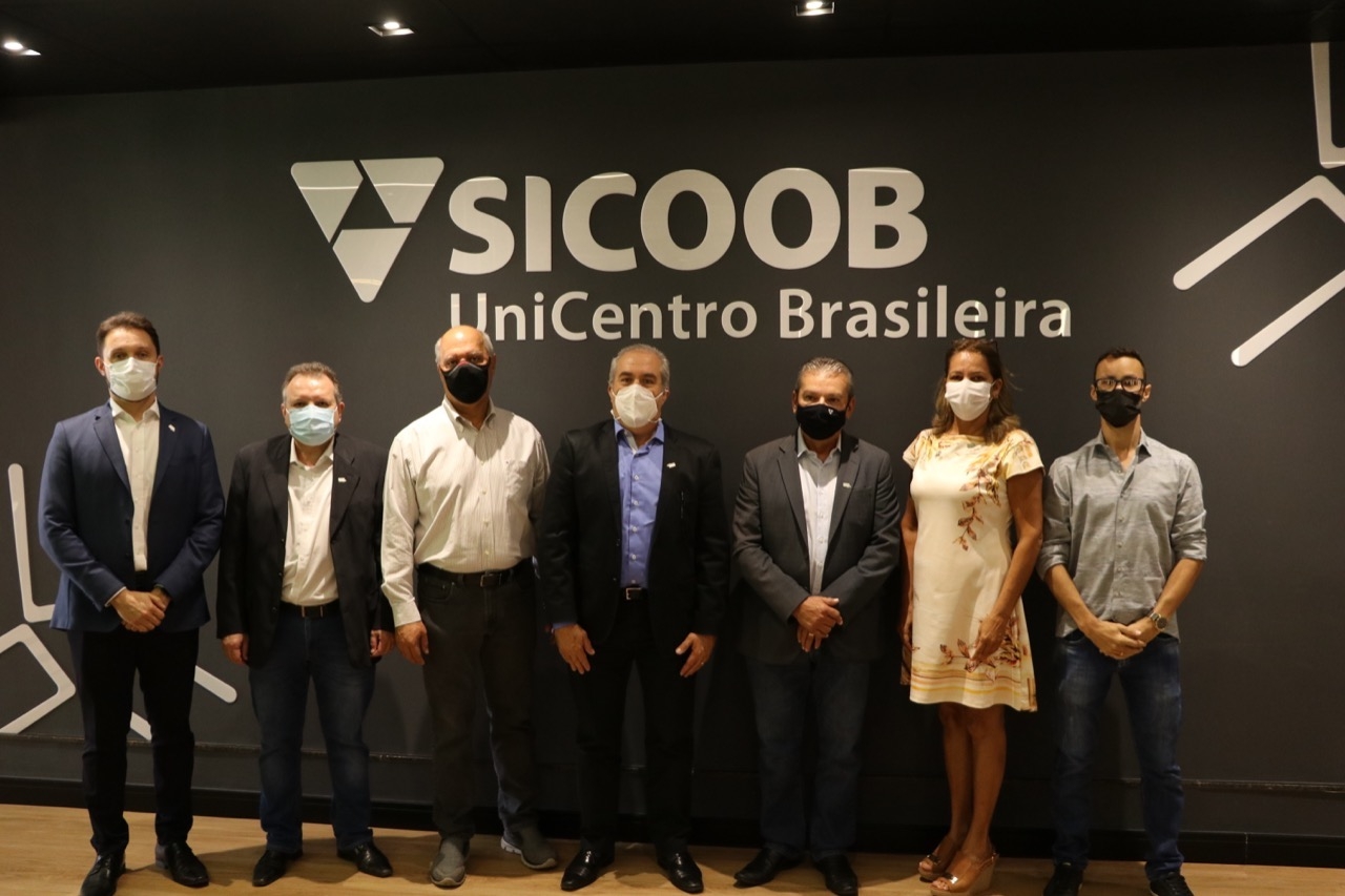 Prefeito de Morrinhos visita Sicoob UniCentro Br e convida cooperativa a participar do Projeto de Educação financeira e cooperativismo para escolas municipais