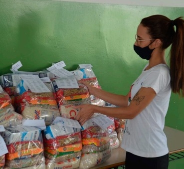 Começa entrega kits de alimentação escolar