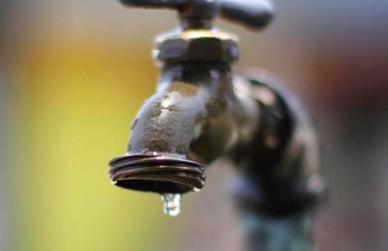 Começa a faltar água em Goiás