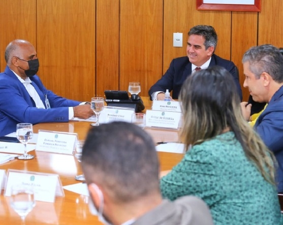 Cruz busca apoio para habilitação de UPAs da capital