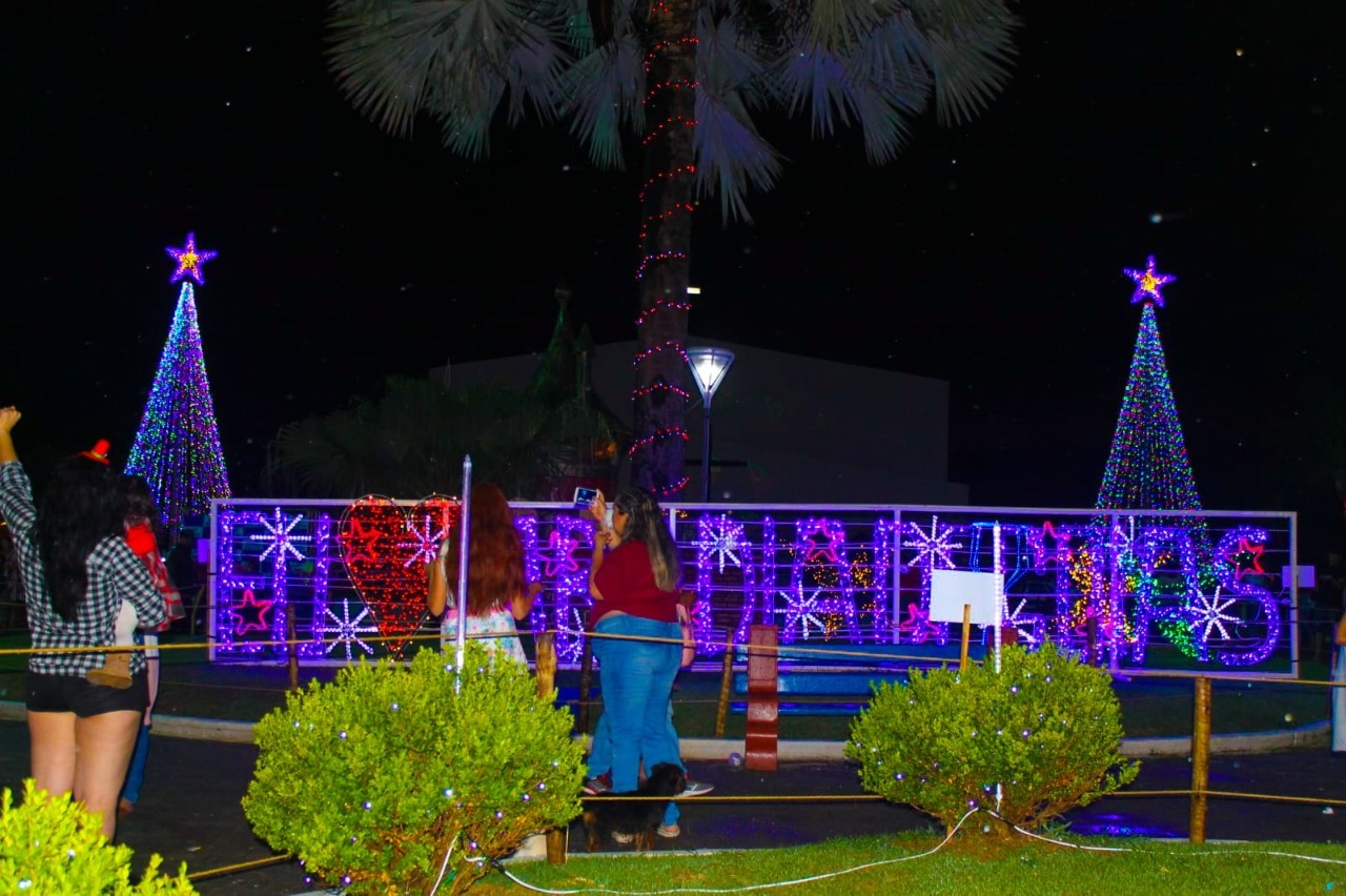 Prefeitura de Abadia de Goiás inaugura projeto Luzes de Natal 2021