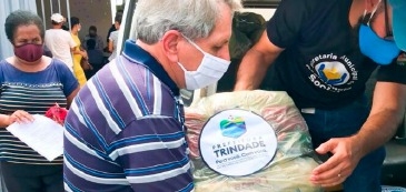 Região Leste recebe benefícios e cestas básicas