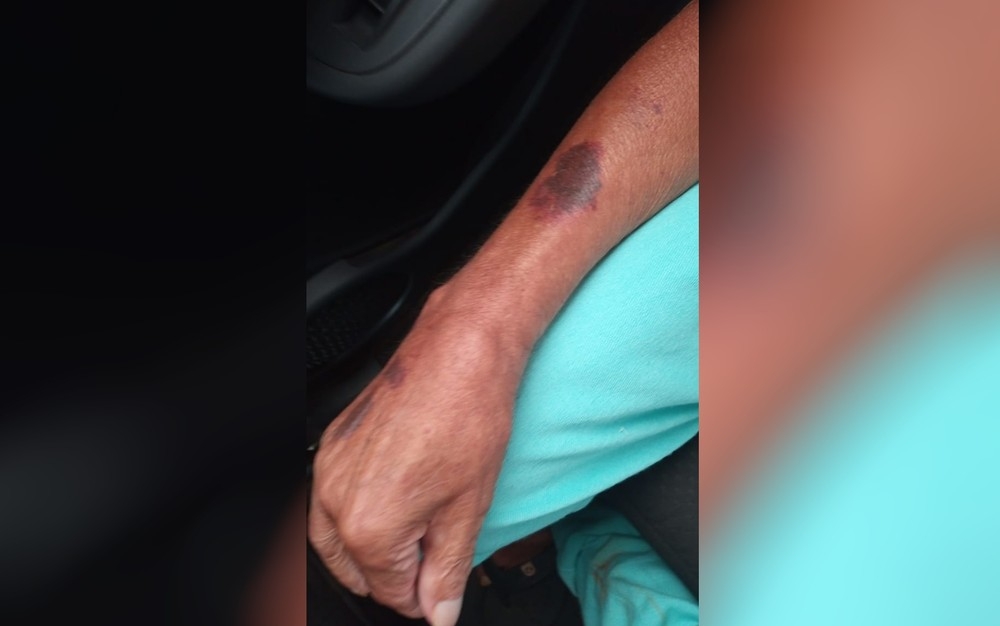 Filho é preso suspeito de agredir e humilhar o pai de 84 anos