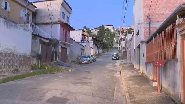 Grávida morre após ser baleada na porta de casa