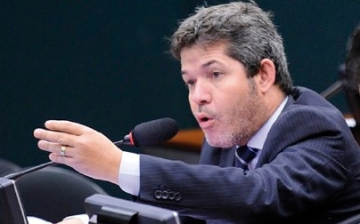 Waldir "banca" Daniel e trabalha por projeto ao Senado da República