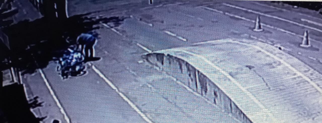 Mulher morre ao cair e bater a cabeça durante aula de autoescola
