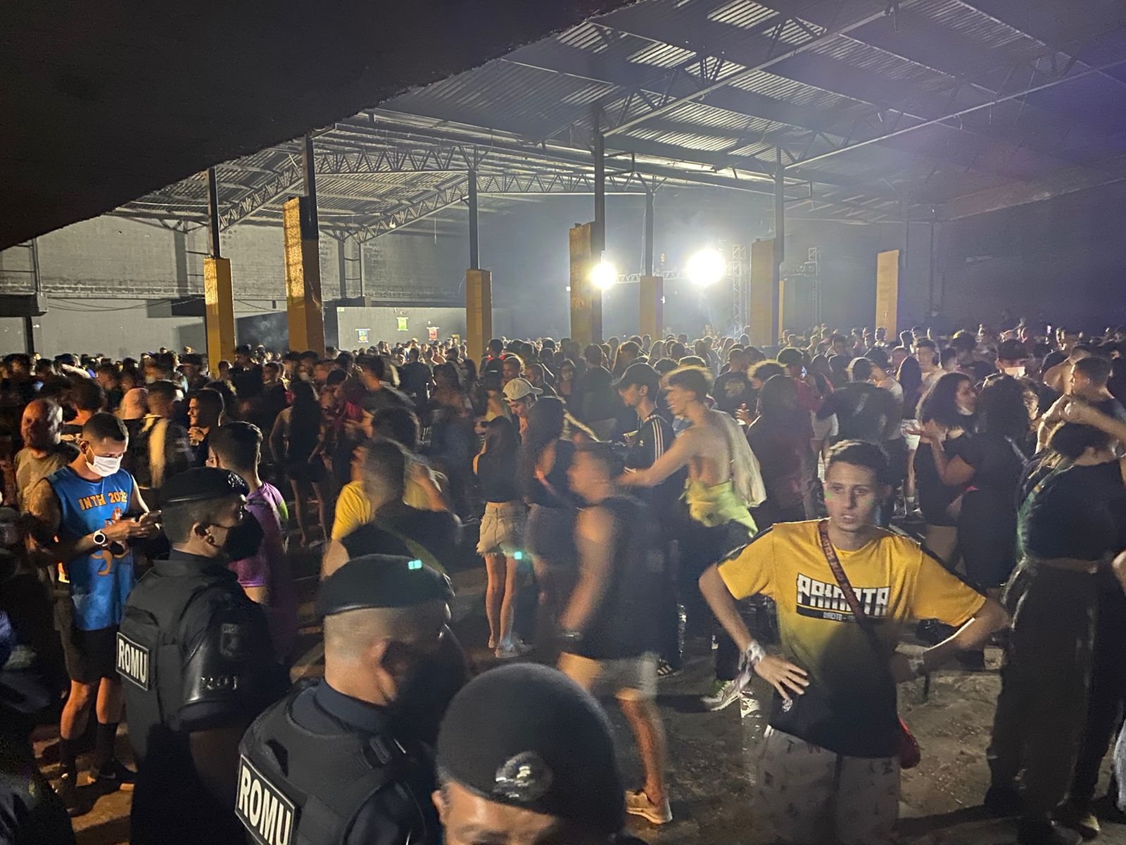 Fiscalização municipal de combate à Covid-19 fecha festas clandestinas, em Goiânia