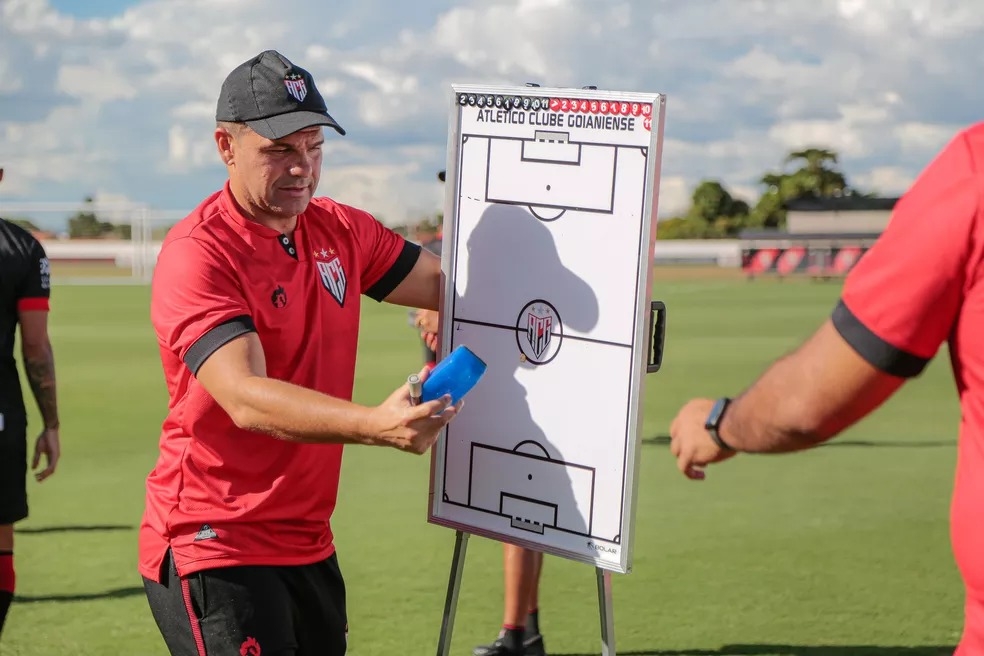 Atlético-Go possui dúvidas na escalação para enfrentar o Goiás