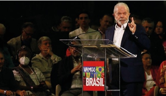Lula faz acenos ao centro  e pede união de democratas
