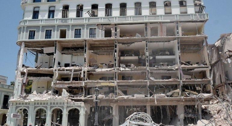Mais quatro corpos são retirados de hotel destruído em Havana