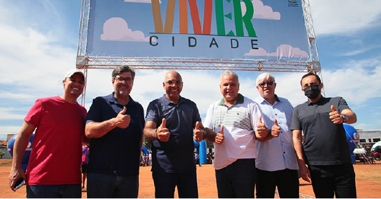 Cruz celebra proximidade da Prefeitura com moradores