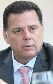 Sem alternativa, Marconi tem dificuldade para definir projeto