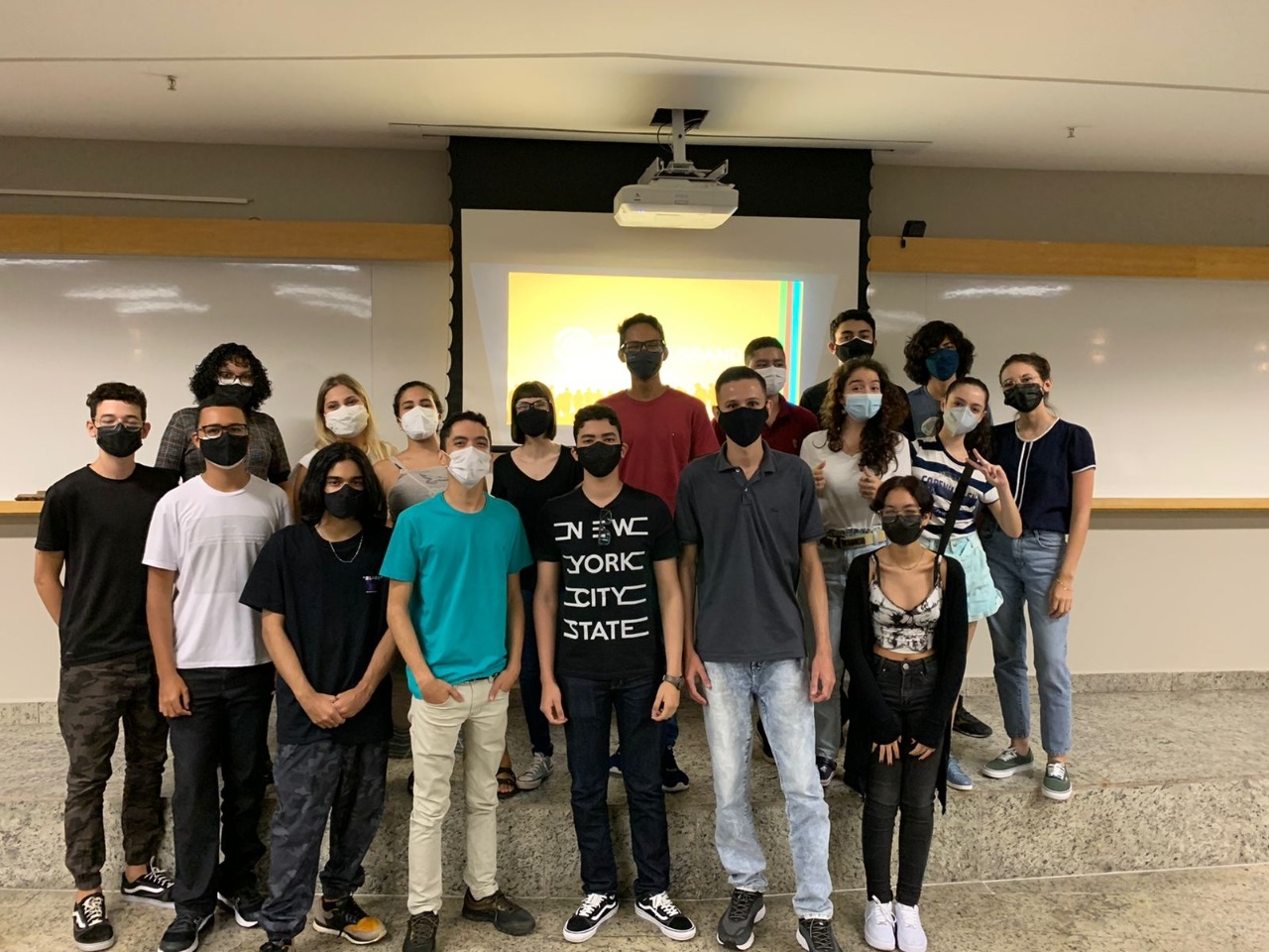 Estudantes da rede pública podem concorrer a bolsas de ensino que garantem incentivo educacional multidisciplinar durante todo o ensino médio