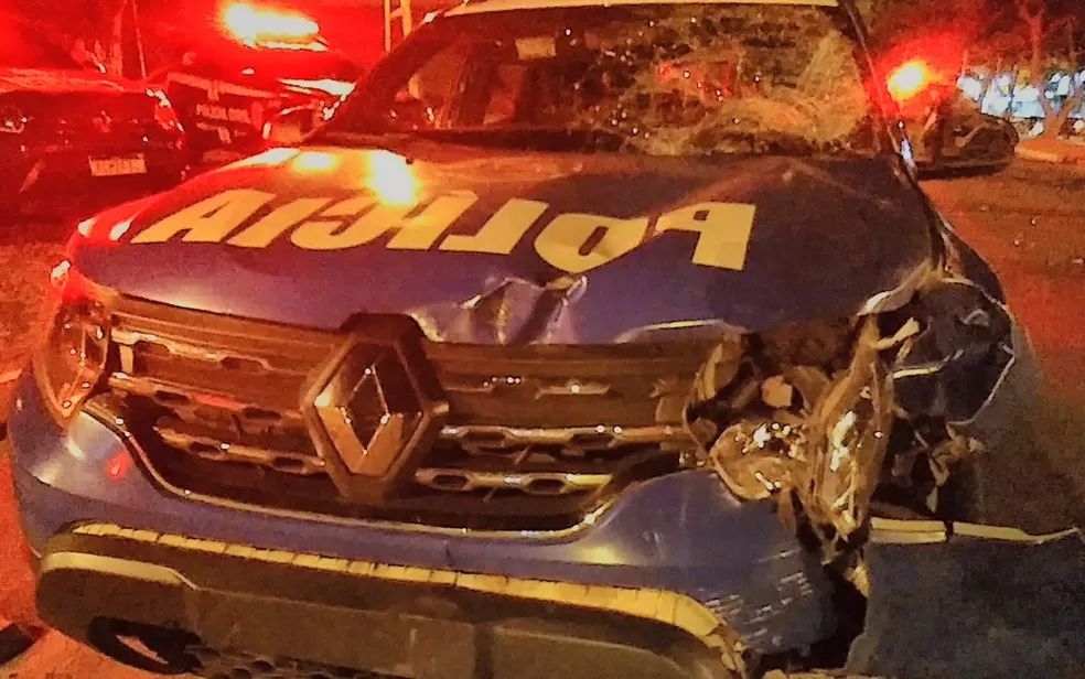 Em Goiânia, motociclista morre após se envolver em acidente com viatura da PM