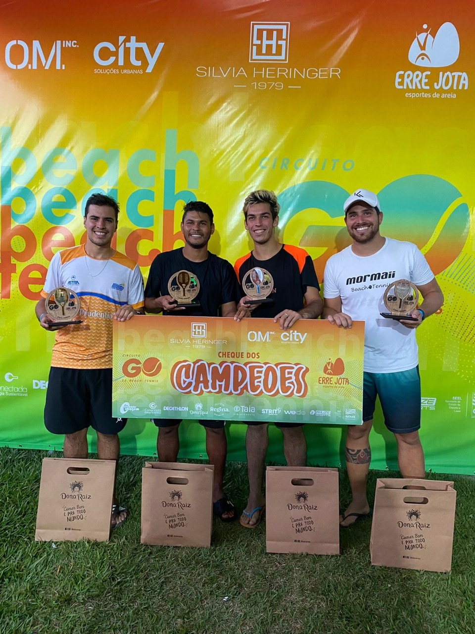 Dona Raiz patrocina campeonatos de beach tennis