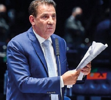 Vanderlan vota a favor do PL dos Combustíveis